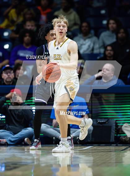 Thumbnail 1 in Middletown @ Centerville (OHSAA Division I Region 4 District Final) photogallery.