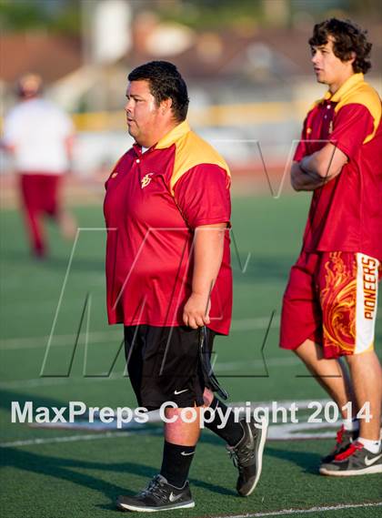 Thumbnail 2 in Royal @ Simi Valley photogallery.