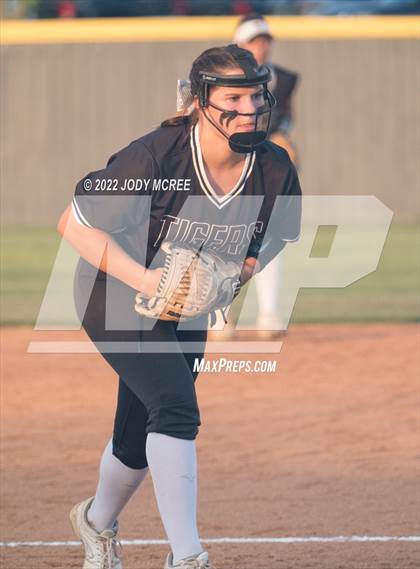 Thumbnail 1 in Hernando vs. DeSoto Central photogallery.