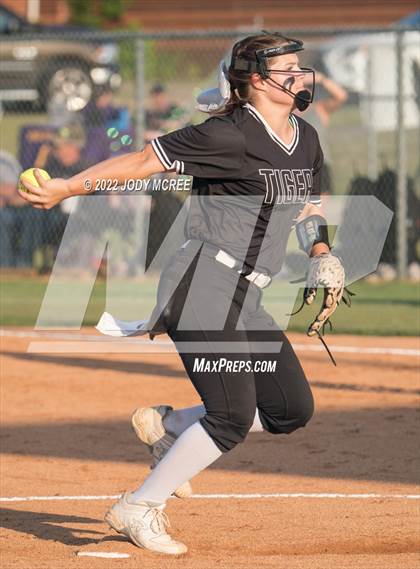 Thumbnail 2 in Hernando vs. DeSoto Central photogallery.