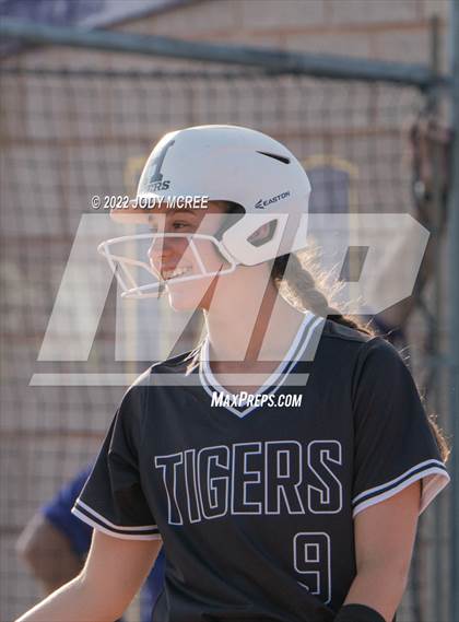 Thumbnail 1 in Hernando vs. DeSoto Central photogallery.
