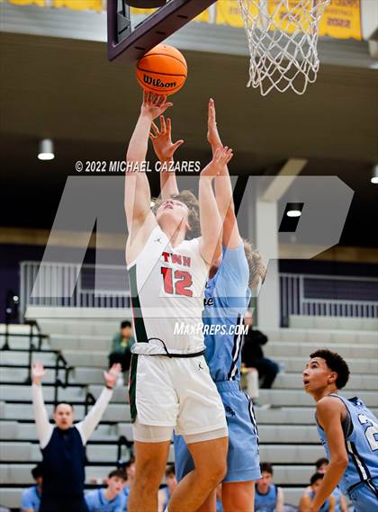 Thumbnail 2 in The Woodlands vs. Bellarmine College Prep (Torrey Pines Holiday Classic, San Diego, CA) photogallery.