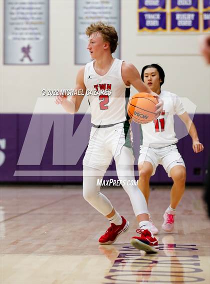 Thumbnail 1 in The Woodlands vs. Bellarmine College Prep (Torrey Pines Holiday Classic, San Diego, CA) photogallery.