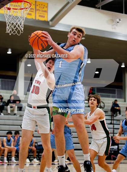 Thumbnail 2 in The Woodlands vs. Bellarmine College Prep (Torrey Pines Holiday Classic, San Diego, CA) photogallery.