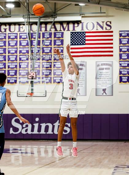 Thumbnail 2 in The Woodlands vs. Bellarmine College Prep (Torrey Pines Holiday Classic, San Diego, CA) photogallery.