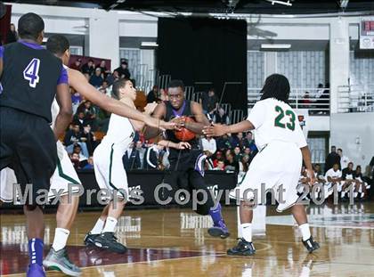 Thumbnail 2 in Garfield vs Morgan Park (Spalding Hoophall Classic) photogallery.