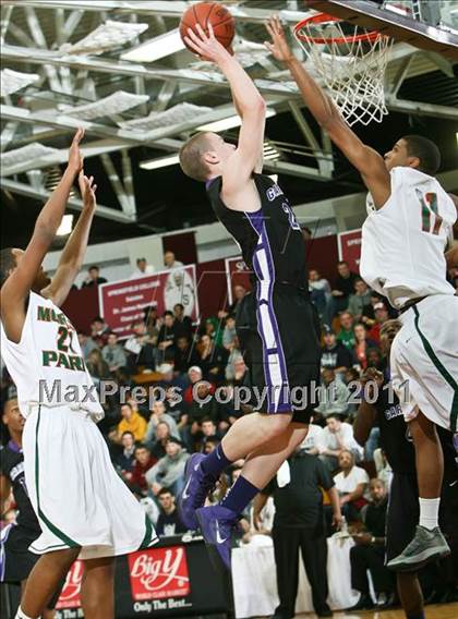 Thumbnail 1 in Garfield vs Morgan Park (Spalding Hoophall Classic) photogallery.