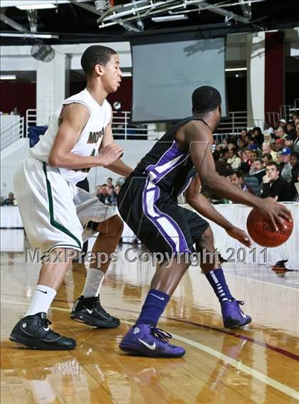 Thumbnail 3 in Garfield vs Morgan Park (Spalding Hoophall Classic) photogallery.