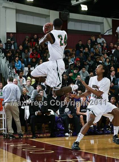 Thumbnail 2 in Garfield vs Morgan Park (Spalding Hoophall Classic) photogallery.