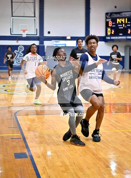 Thumbnail 2 in Lakewood vs Bradenton Christian (The Hoop Vibe) photogallery.