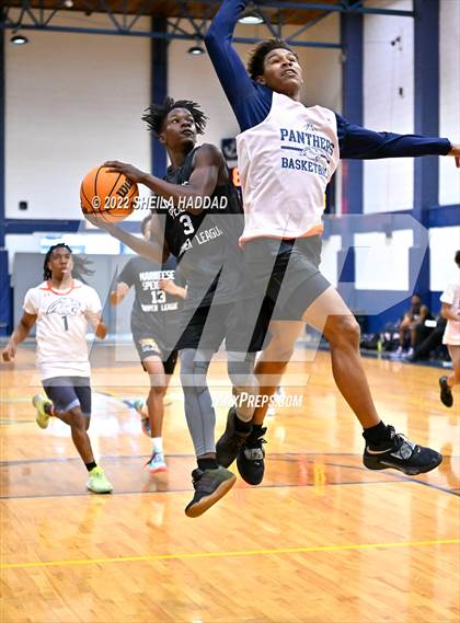 Thumbnail 2 in Lakewood vs Bradenton Christian (The Hoop Vibe) photogallery.