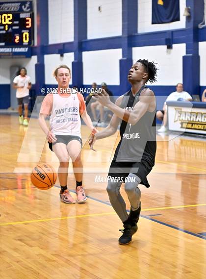 Thumbnail 2 in Lakewood vs Bradenton Christian (The Hoop Vibe) photogallery.