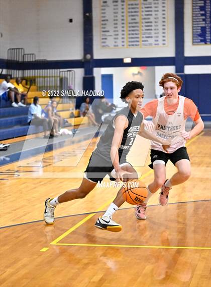 Thumbnail 2 in Lakewood vs Bradenton Christian (The Hoop Vibe) photogallery.