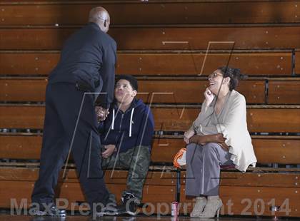 Thumbnail 3 in Edgemont vs. Tuckahoe (Coaches vs Cancer Classic) photogallery.