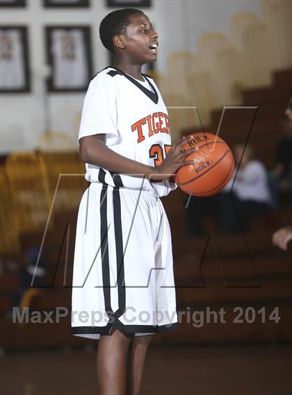 Thumbnail 1 in Edgemont vs. Tuckahoe (Coaches vs Cancer Classic) photogallery.