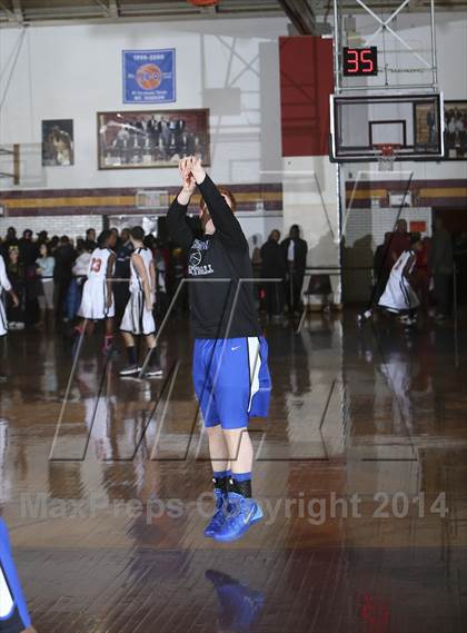 Thumbnail 3 in Edgemont vs. Tuckahoe (Coaches vs Cancer Classic) photogallery.