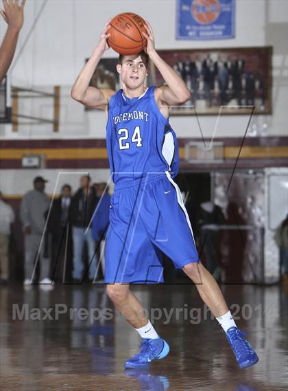 Thumbnail 3 in Edgemont vs. Tuckahoe (Coaches vs Cancer Classic) photogallery.