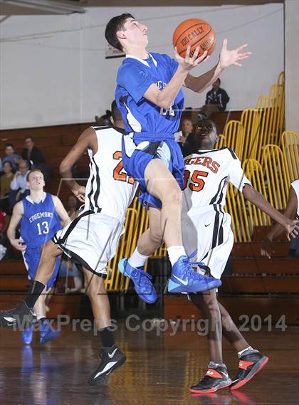 Thumbnail 3 in Edgemont vs. Tuckahoe (Coaches vs Cancer Classic) photogallery.
