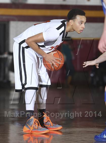 Thumbnail 3 in Edgemont vs. Tuckahoe (Coaches vs Cancer Classic) photogallery.