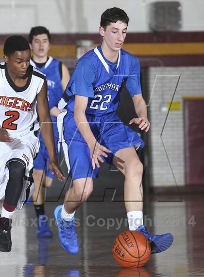 Thumbnail 1 in Edgemont vs. Tuckahoe (Coaches vs Cancer Classic) photogallery.