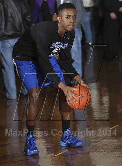 Thumbnail 1 in Edgemont vs. Tuckahoe (Coaches vs Cancer Classic) photogallery.