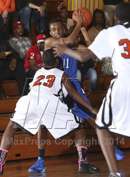 Thumbnail 2 in Edgemont vs. Tuckahoe (Coaches vs Cancer Classic) photogallery.