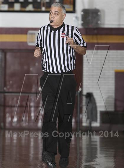 Thumbnail 2 in Edgemont vs. Tuckahoe (Coaches vs Cancer Classic) photogallery.