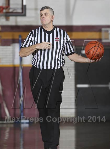 Thumbnail 3 in Edgemont vs. Tuckahoe (Coaches vs Cancer Classic) photogallery.