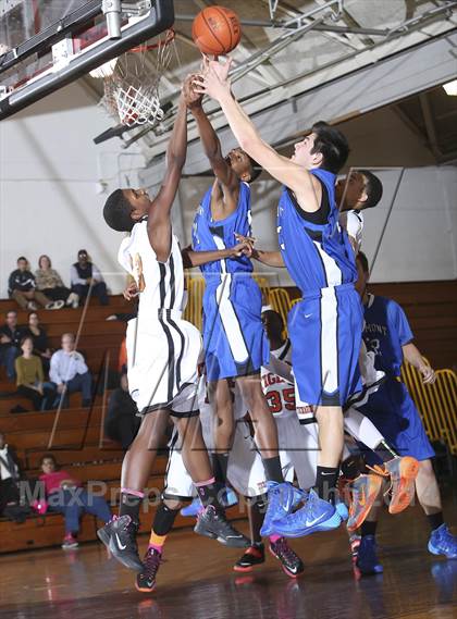 Thumbnail 3 in Edgemont vs. Tuckahoe (Coaches vs Cancer Classic) photogallery.