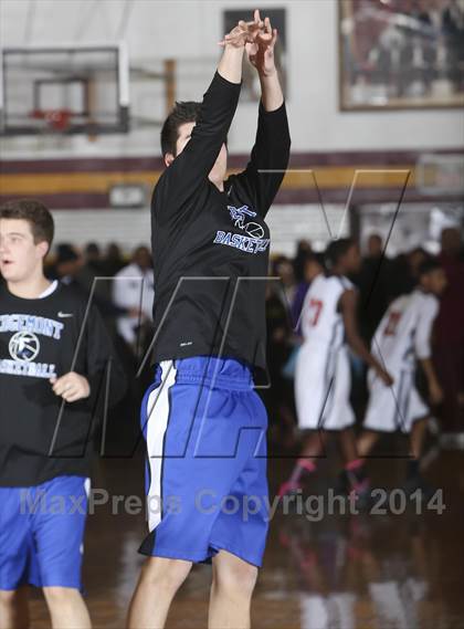 Thumbnail 1 in Edgemont vs. Tuckahoe (Coaches vs Cancer Classic) photogallery.