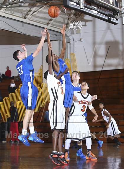 Thumbnail 2 in Edgemont vs. Tuckahoe (Coaches vs Cancer Classic) photogallery.