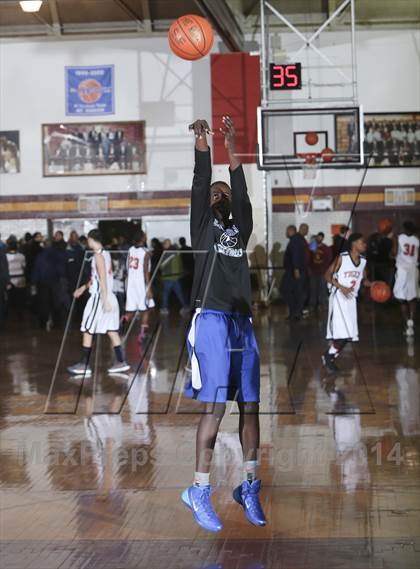 Thumbnail 1 in Edgemont vs. Tuckahoe (Coaches vs Cancer Classic) photogallery.