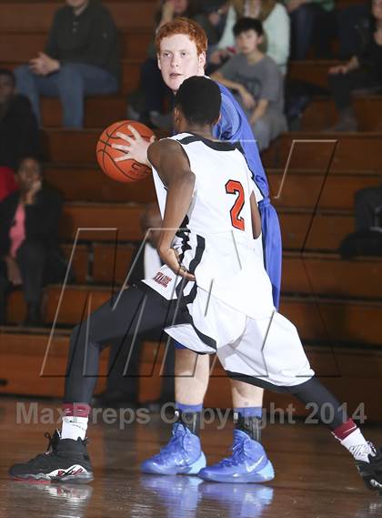 Thumbnail 2 in Edgemont vs. Tuckahoe (Coaches vs Cancer Classic) photogallery.