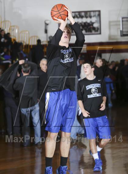 Thumbnail 2 in Edgemont vs. Tuckahoe (Coaches vs Cancer Classic) photogallery.