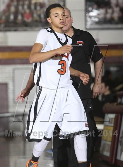 Thumbnail 1 in Edgemont vs. Tuckahoe (Coaches vs Cancer Classic) photogallery.