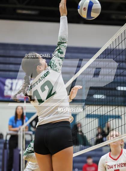 Thumbnail 3 in Owyhee vs Eagle (IHSAA 5A Semi Final) photogallery.