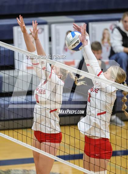 Thumbnail 2 in Owyhee vs Eagle (IHSAA 5A Semi Final) photogallery.