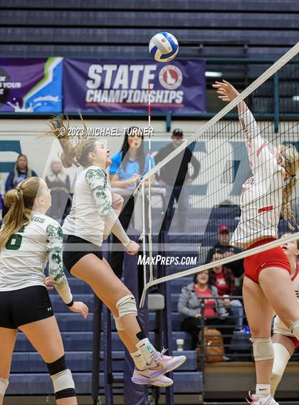 Thumbnail 3 in Owyhee vs Eagle (IHSAA 5A Semi Final) photogallery.