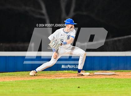 Thumbnail 3 in DeRidder vs Sacred Heart Ville Platte photogallery.