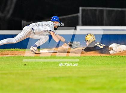 Thumbnail 3 in DeRidder vs Sacred Heart Ville Platte photogallery.