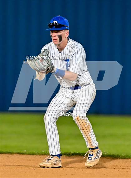 Thumbnail 3 in DeRidder vs Sacred Heart Ville Platte photogallery.