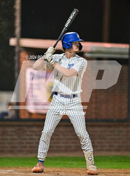 Thumbnail 2 in DeRidder vs Sacred Heart Ville Platte photogallery.