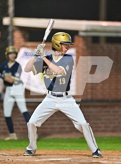 Thumbnail 3 in DeRidder vs Sacred Heart Ville Platte photogallery.