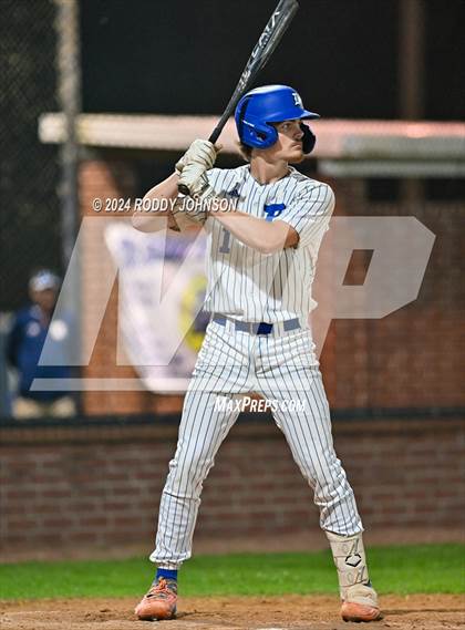 Thumbnail 3 in DeRidder vs Sacred Heart Ville Platte photogallery.