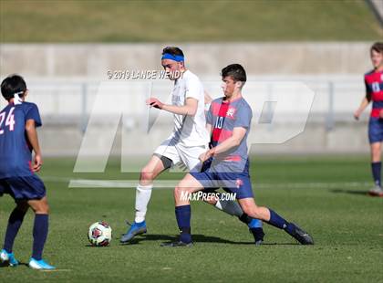 Thumbnail 1 in Roaring Fork vs. Kent Denver (CHSAA 3A State Final) photogallery.