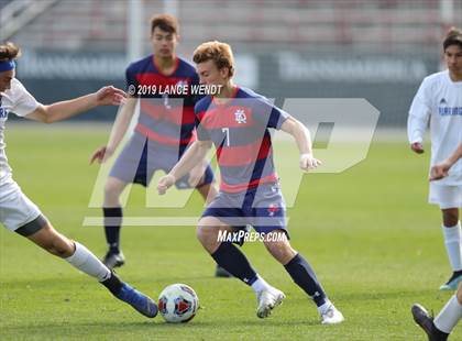 Thumbnail 3 in Roaring Fork vs. Kent Denver (CHSAA 3A State Final) photogallery.