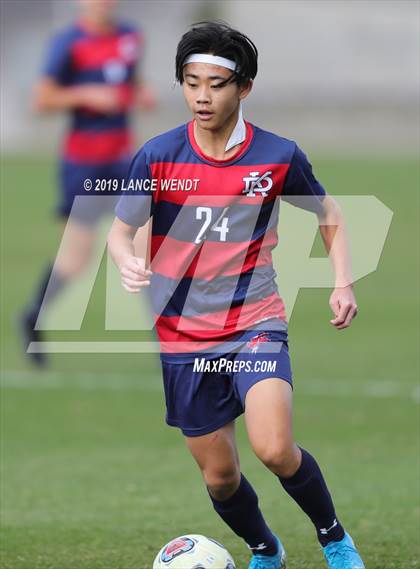 Thumbnail 2 in Roaring Fork vs. Kent Denver (CHSAA 3A State Final) photogallery.