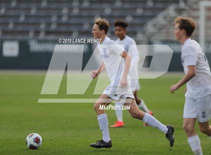 Thumbnail 1 in Roaring Fork vs. Kent Denver (CHSAA 3A State Final) photogallery.