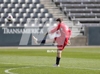 Thumbnail 1 in Roaring Fork vs. Kent Denver (CHSAA 3A State Final) photogallery.