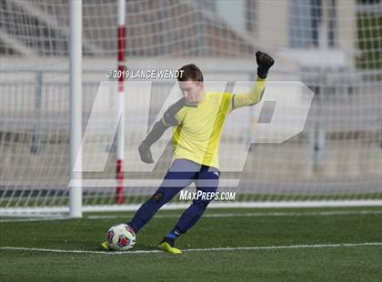 Thumbnail 3 in Roaring Fork vs. Kent Denver (CHSAA 3A State Final) photogallery.